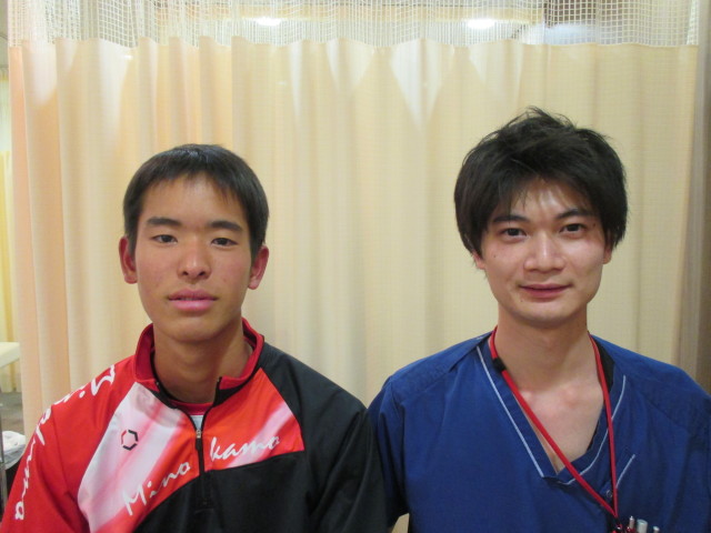 膝の痛みでテニスが出来なったが、施術を受けて大きな大会に出場できました。