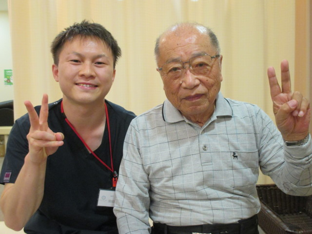 膝の激痛による歩行困難な状態が、わずか数回通っただけで痛みは消え歩行可能に！